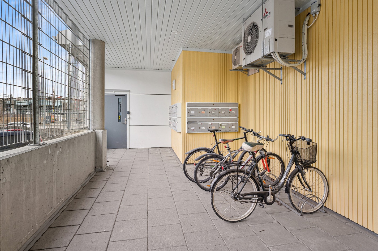 Leiligheten ligger i 3. etasje. Det er heis i bygget. Galleribilde