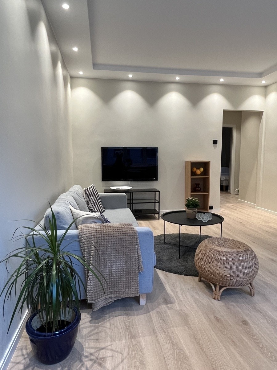 Moderne stue med downlights i tak Galleribilde