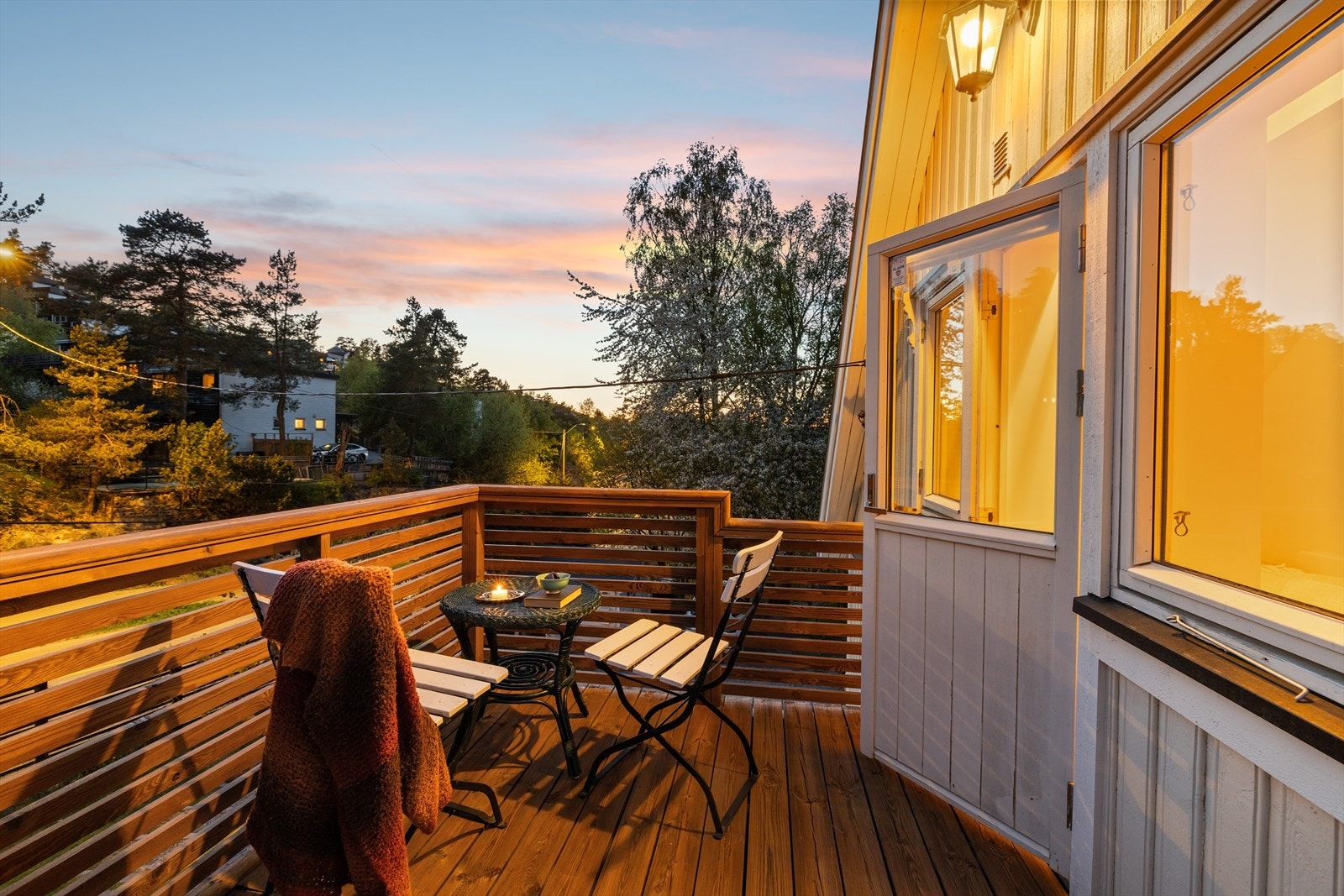 Kveldsstemning på balkongen. Galleribilde