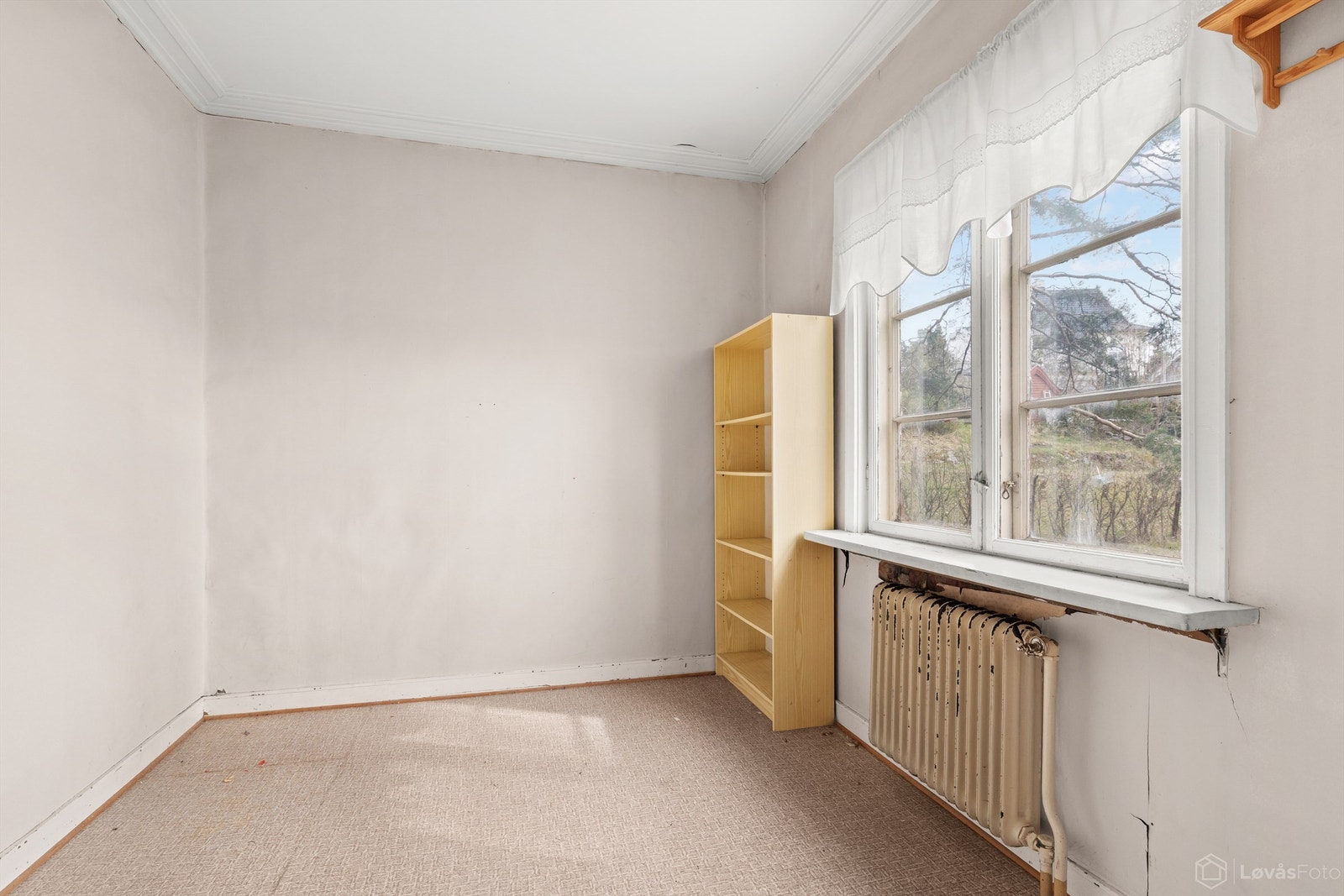 Et mindre rom som kan fungere som kontor eller garderobe. Galleribilde
