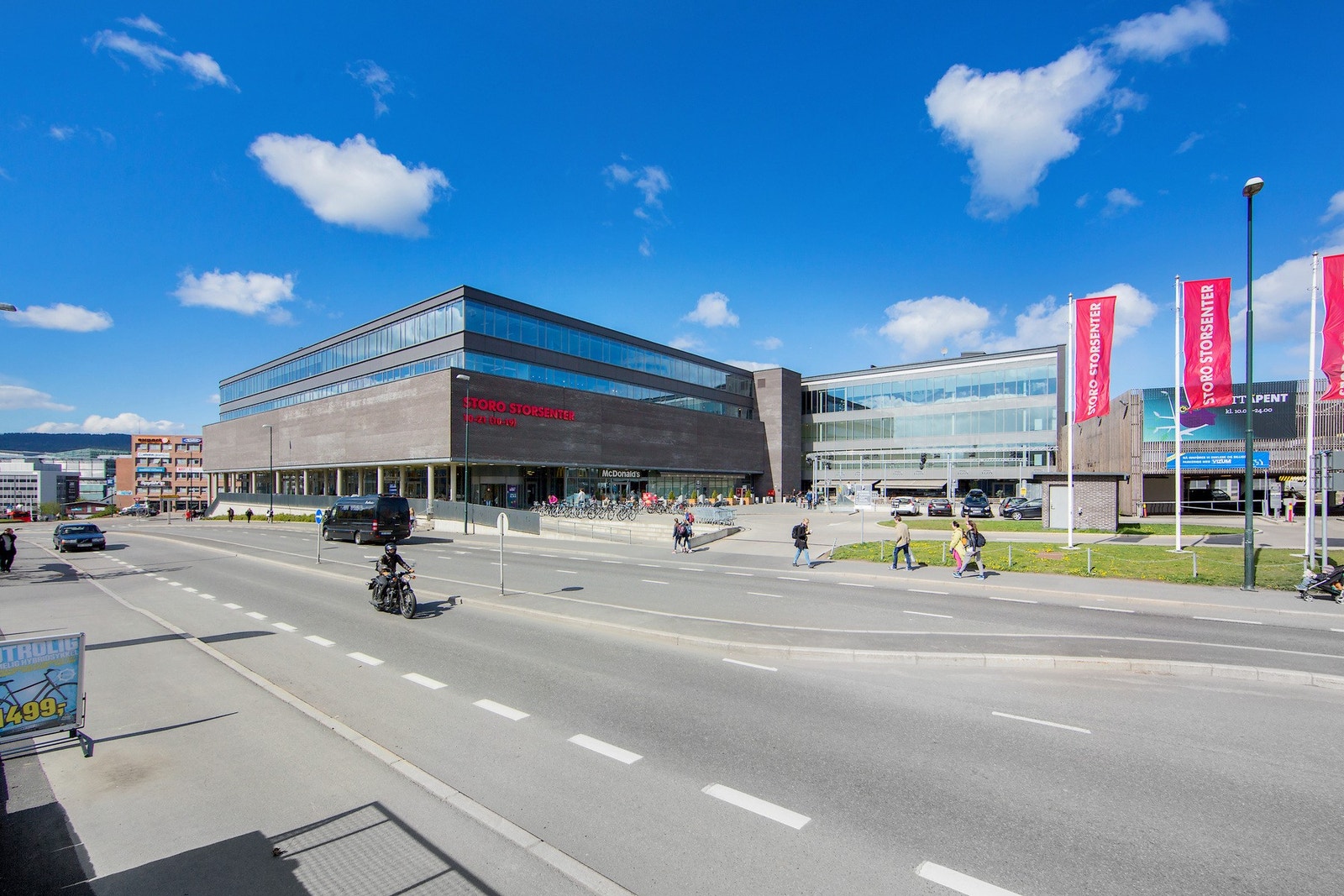 Storo Storsenter like i nærheten - Et av Oslos største kjøpesentre med et bredt utvalg butikker, spisesteder og servicetilbud. Galleribilde