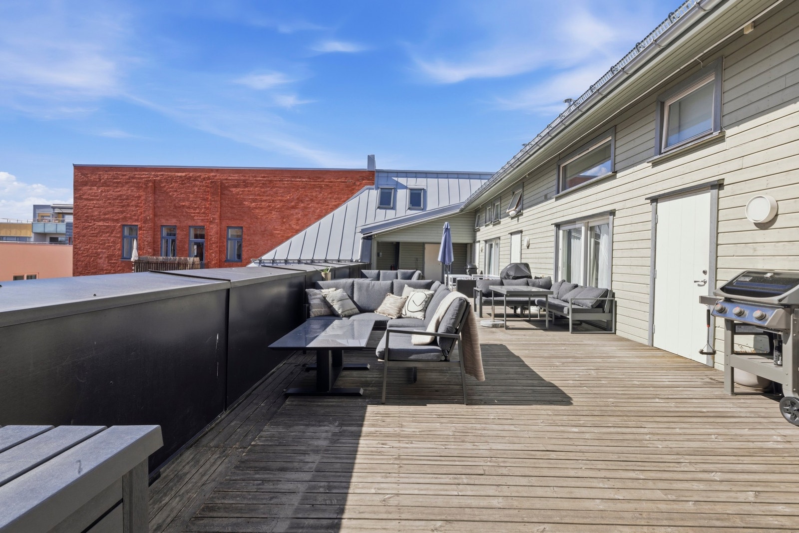I tillegg har boligen tilgang til en felles takterrasse. Ved inngangspartiet er det felles sykkelbod. Galleribilde