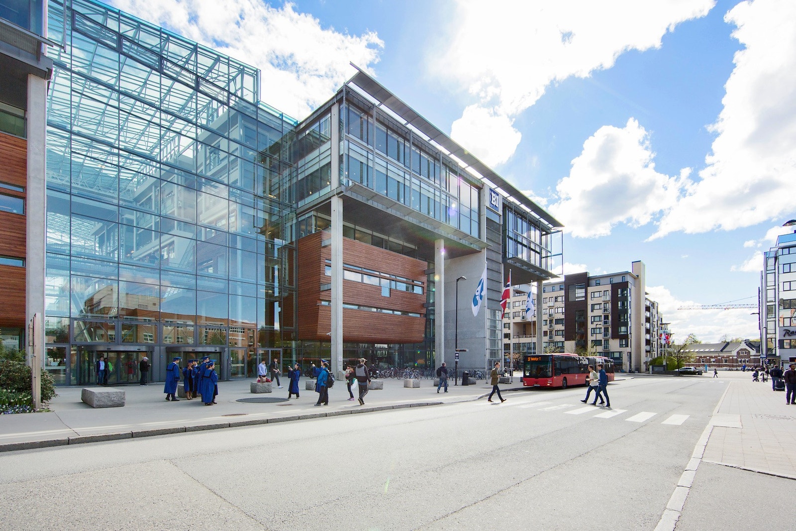 BI (Handelshøyskolen BI) - Norges største handelshøyskole, kun en kort spasertur unna. Galleribilde