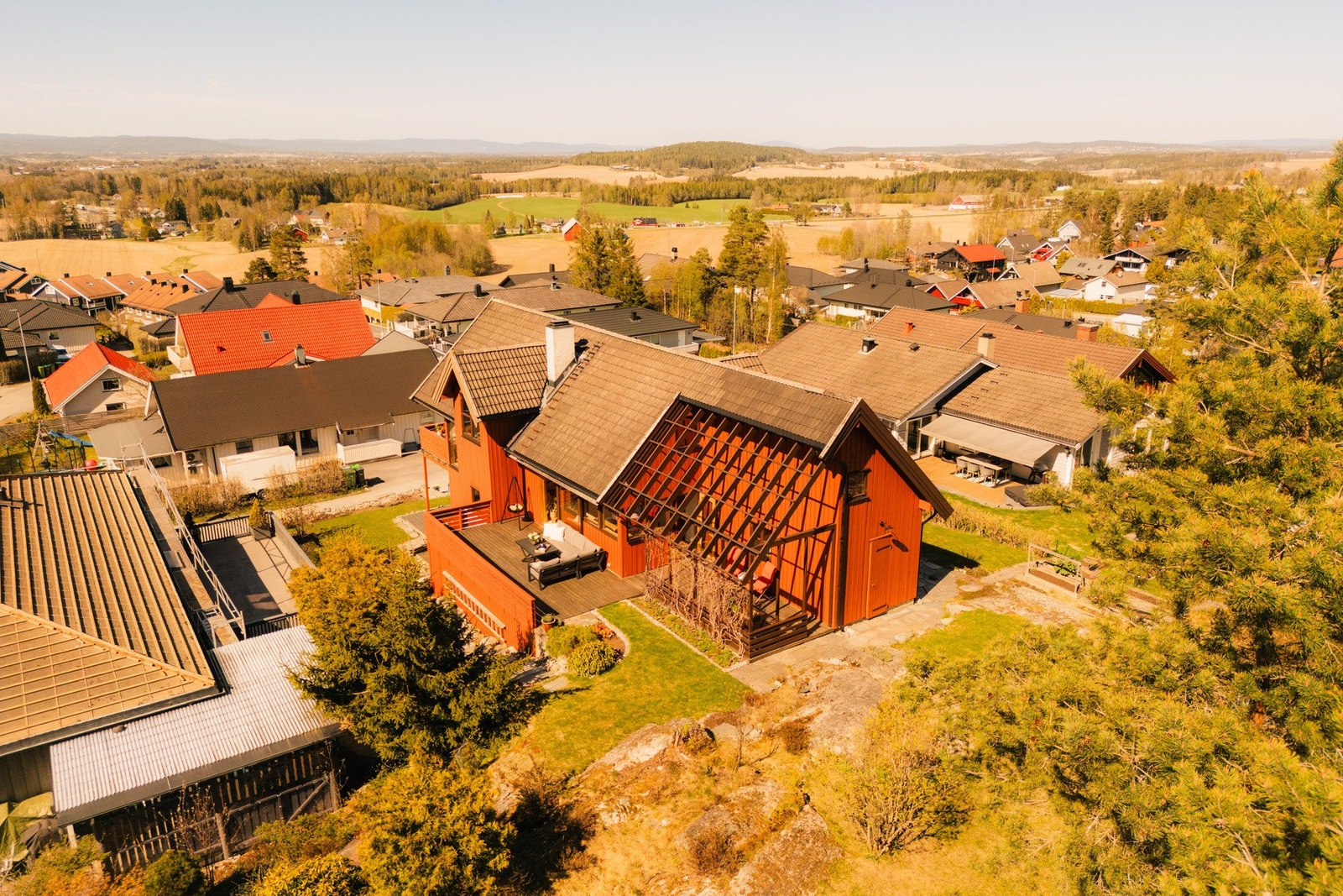 Området er svært godt tilrettelagt for barnefamilier med Lunderåsen FUS barnehage under 100 meter unna, Vesterskaun barneskole ca. 1,7 km fra boligen og Frogner ungdomsskole ca. 4 km unna. Det er gang- og sykkelvei store deler av skoleveien. Galleribilde