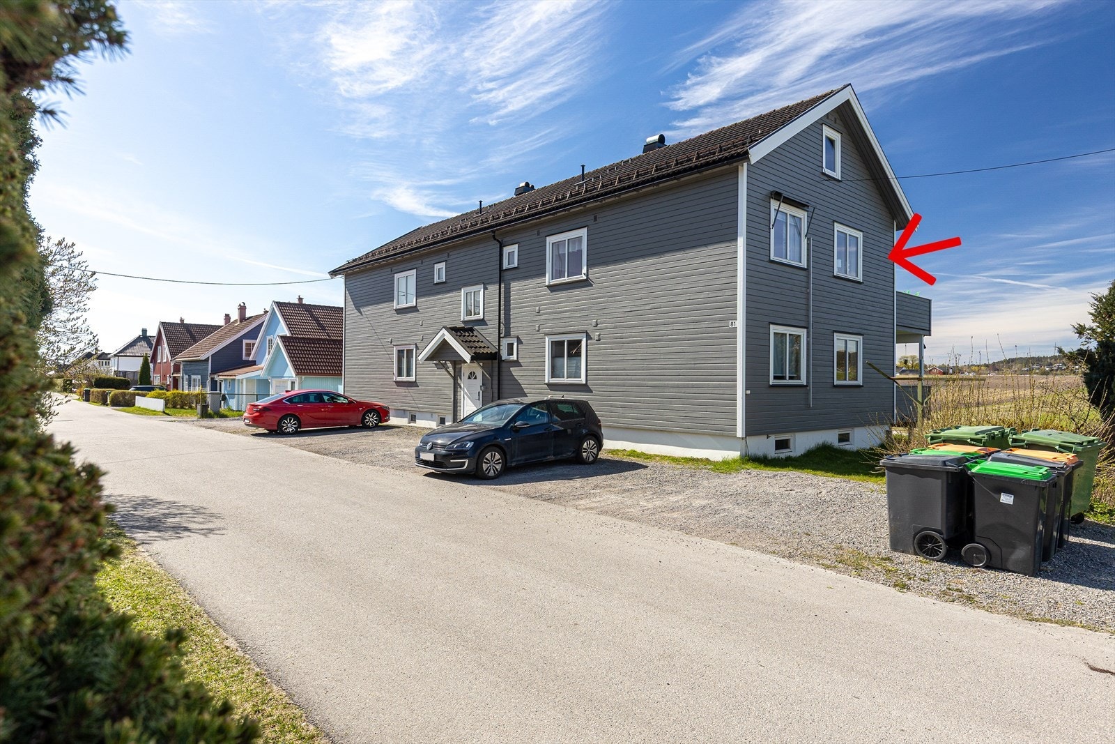 Eiendommen ligger i et veletablert og rolig boligområde på Rising. Galleribilde