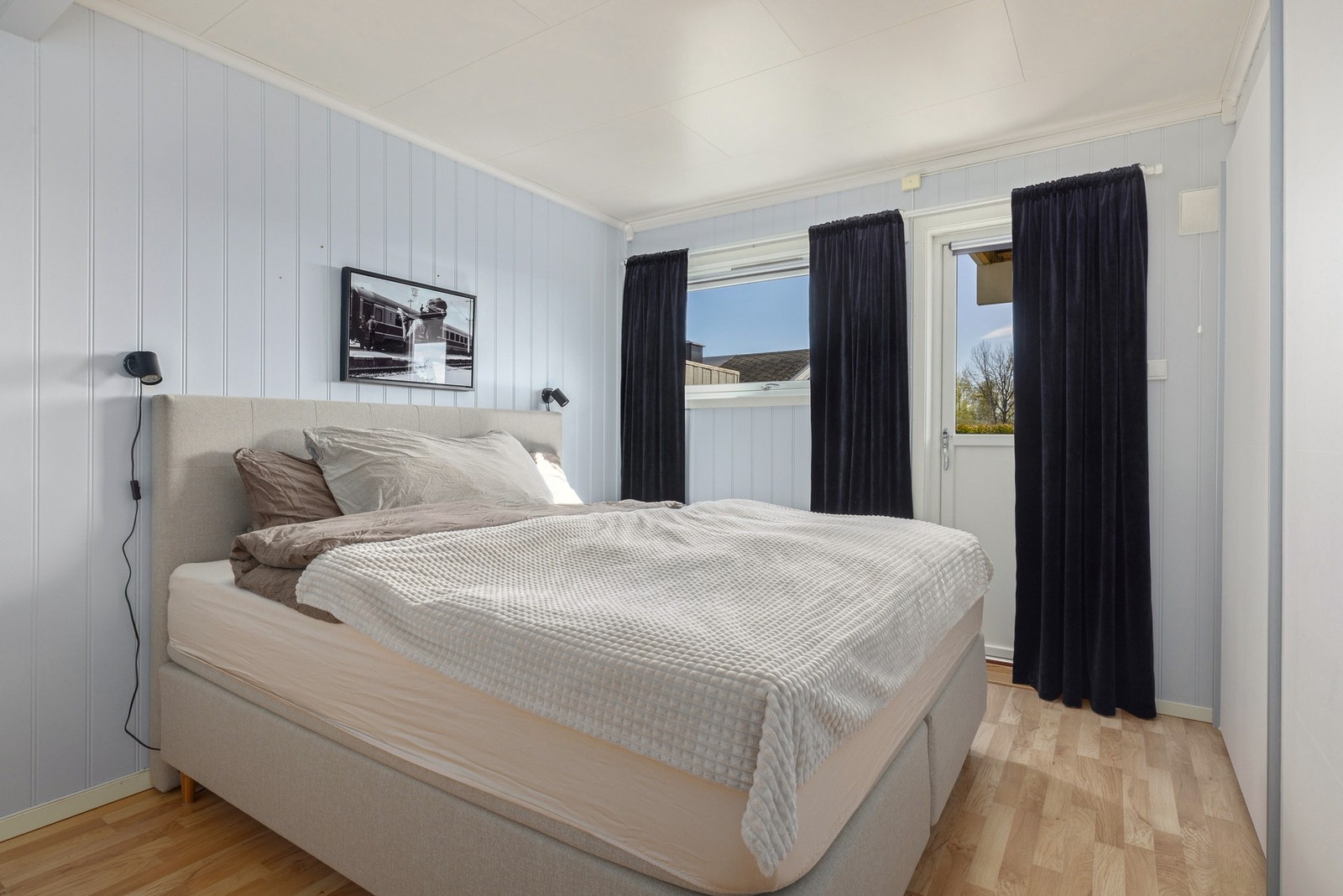 Hovedsoverom med utgang til uteplass. Galleribilde