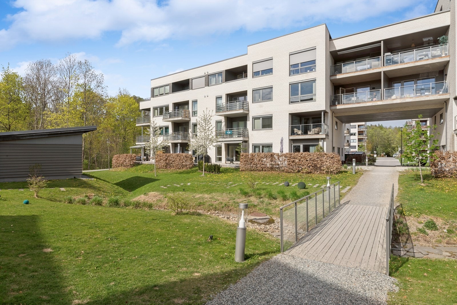 Vakkert uteområde. Galleribilde