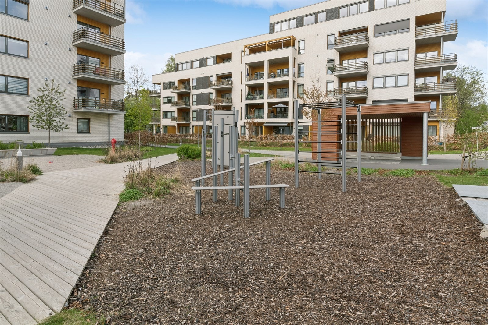 Det er tufte park i felles område. Galleribilde
