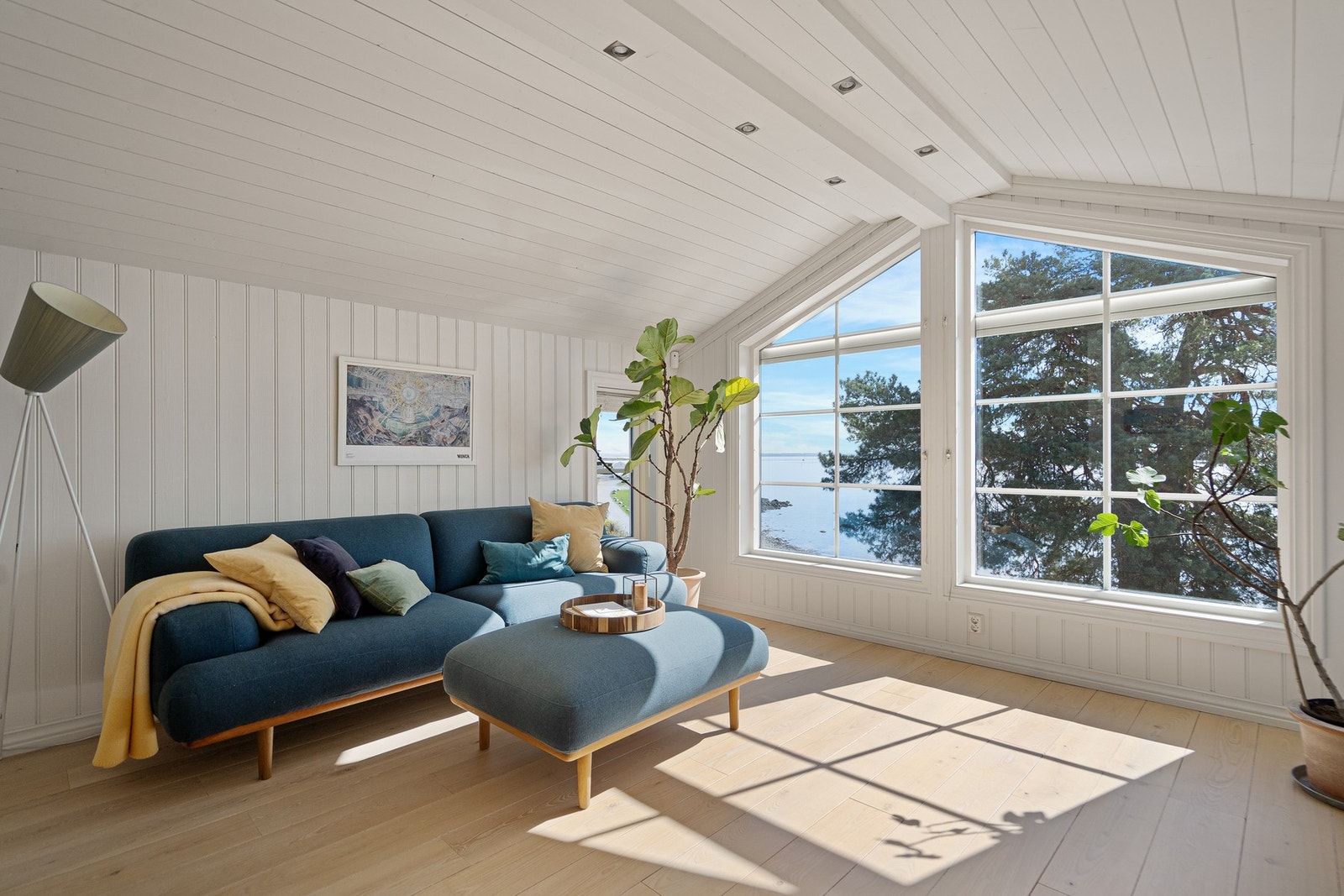 Loftstue med panorama utsikt Galleribilde