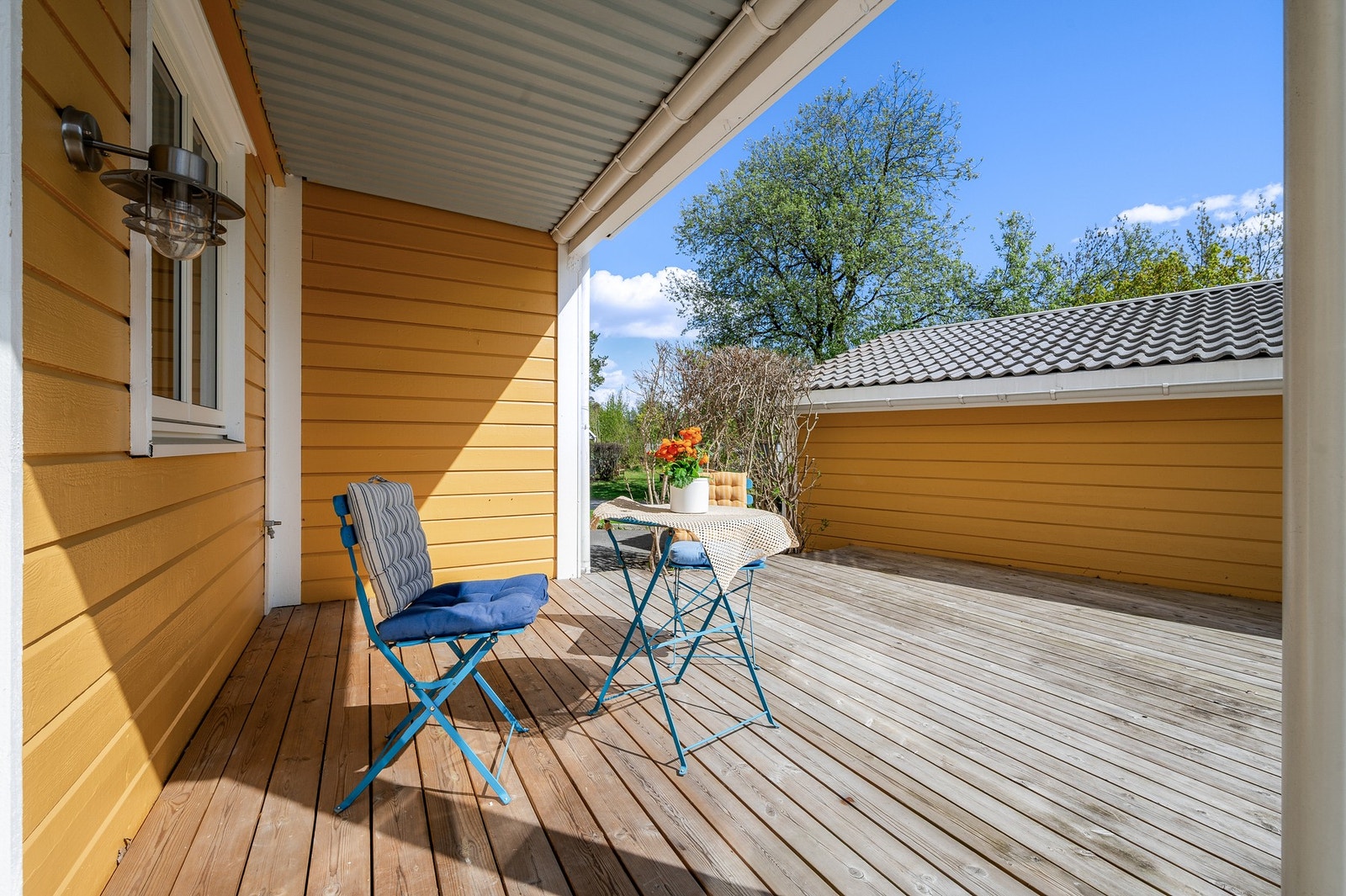 Leiligheten har en romslig sydvendt terrasse på ca. 26 kvm. Galleribilde