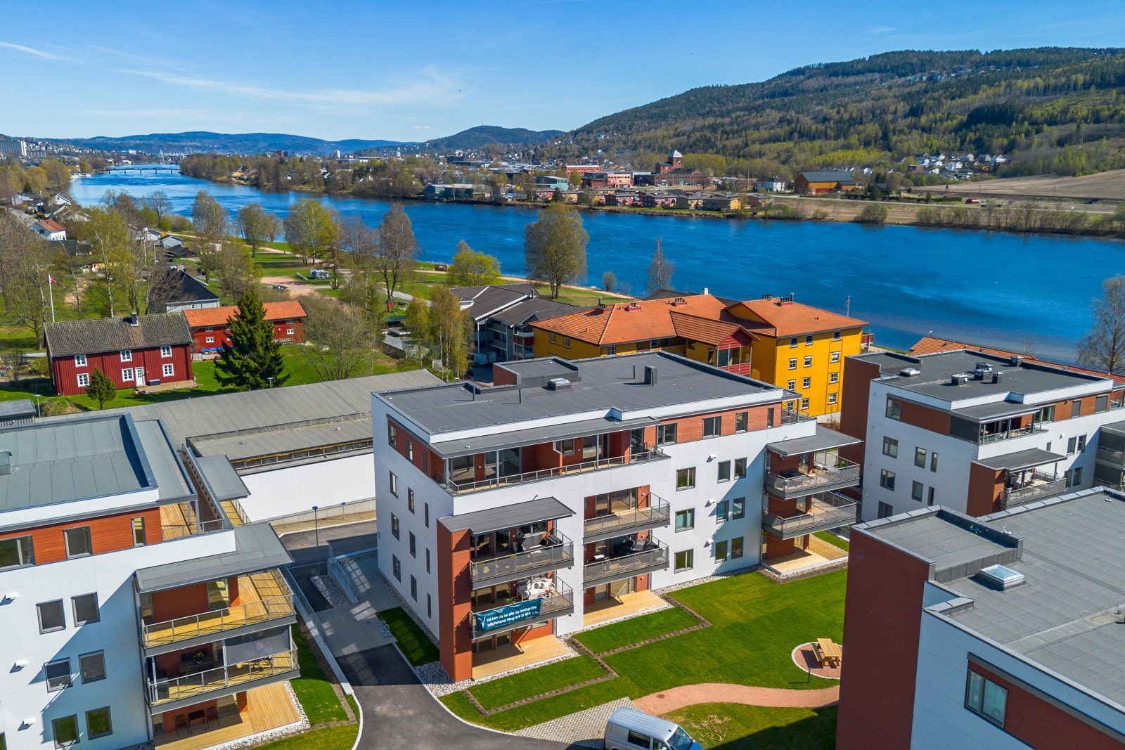 Sørvestvendt balkong med mye sol Galleribilde