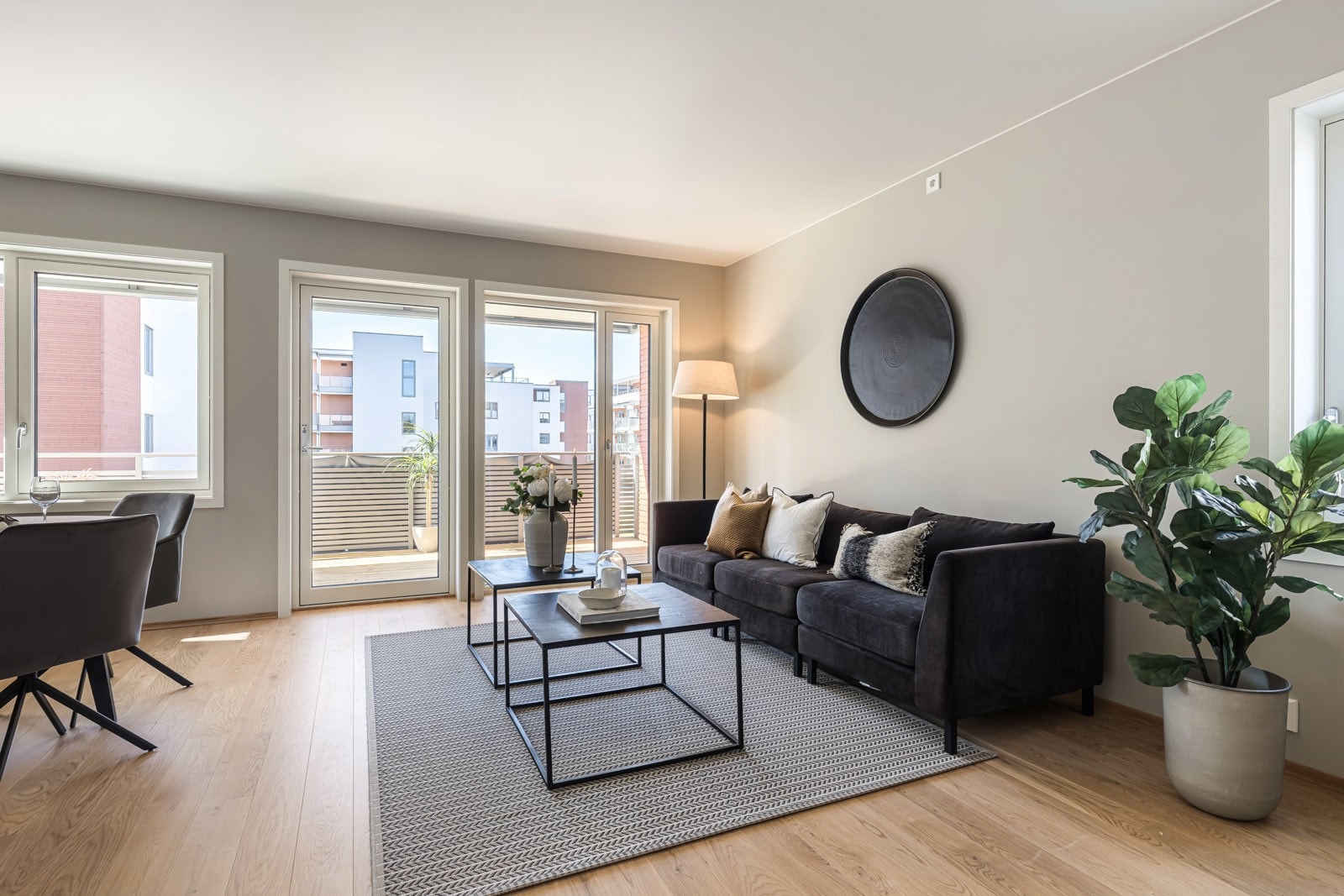 Fra stuen er det utgang til balkong Galleribilde