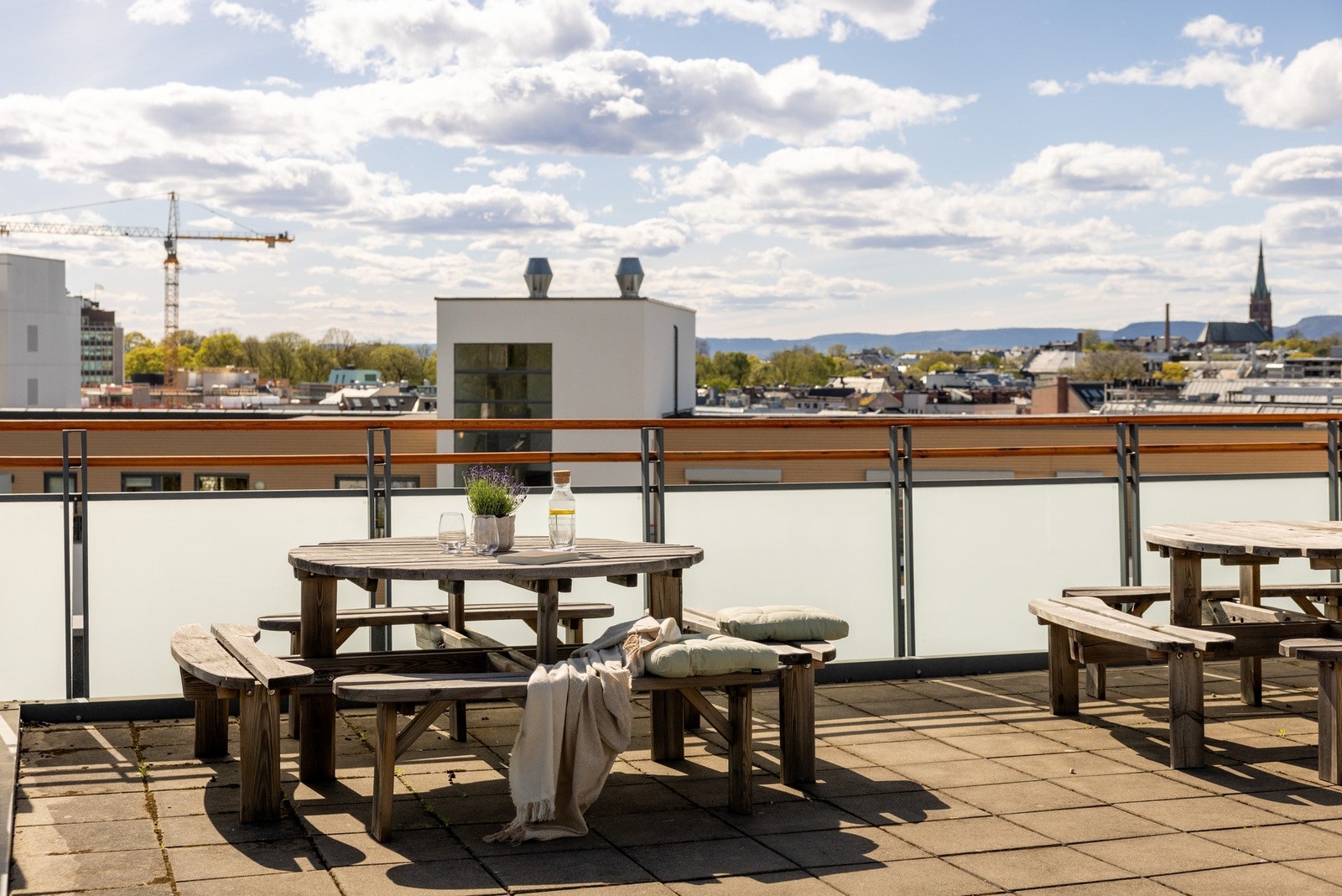 Takterrassen har meget gode sol- og utsiktsforhold Galleribilde
