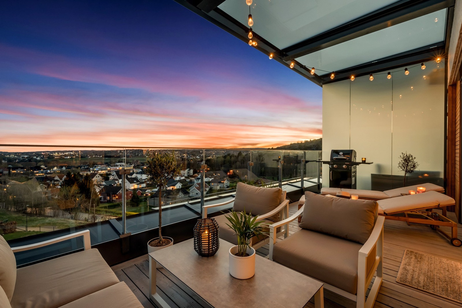 Her har du en sydvest-vendt terrasse på 17 kvadrat. Galleribilde