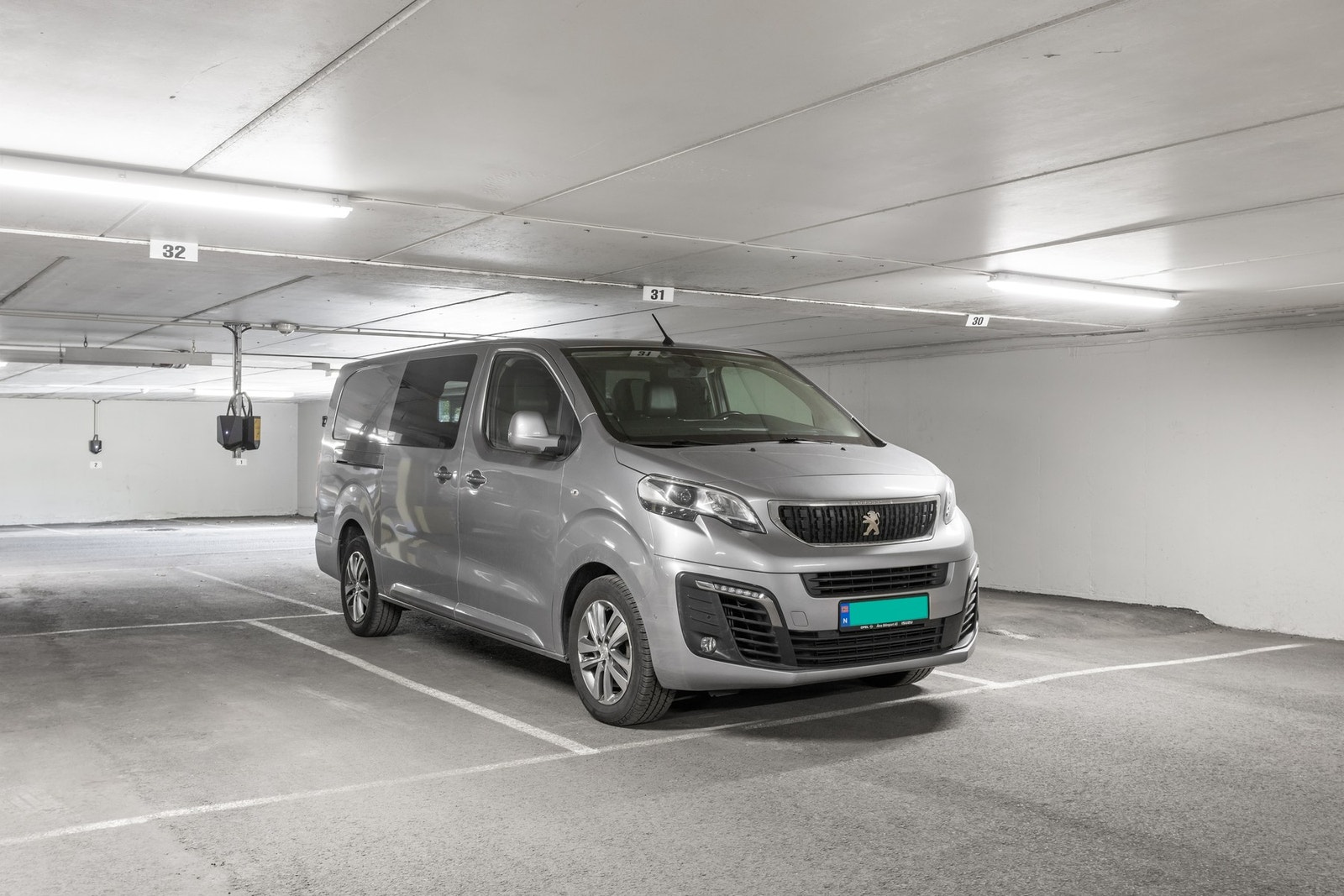 Egen parkeringsplass i lukket garasjeanlegg med elbillading Galleribilde