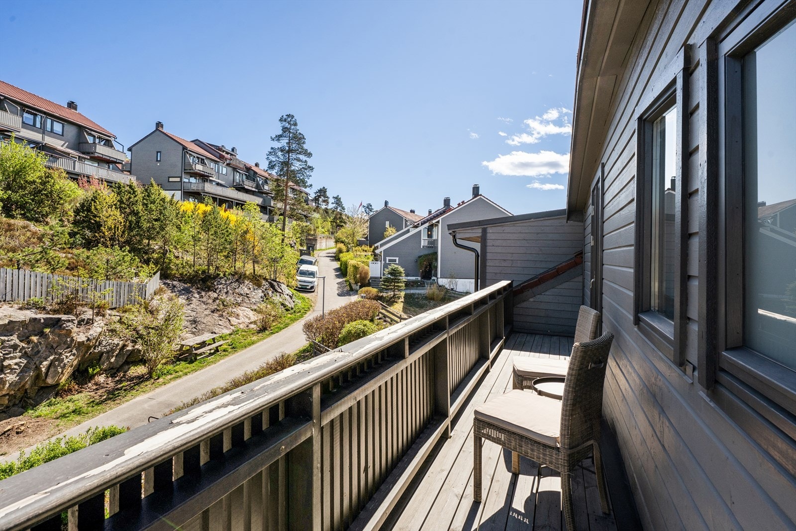 Terrasse på ca. 8 m² med utgang fra et rom i loftsetasjen. Galleribilde