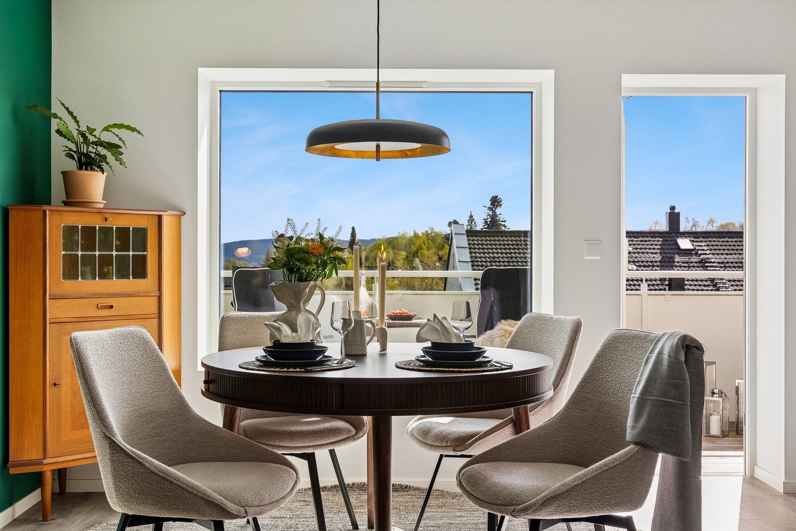 Det passer utmerket med en spisegruppe mellom kjøkkenet og stuen. Galleribilde