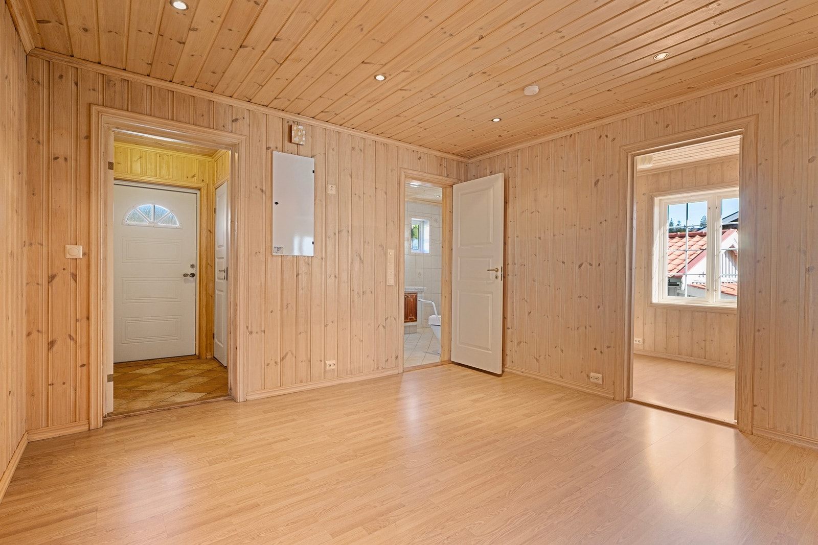 Lys og innbyderne entrè. Galleribilde