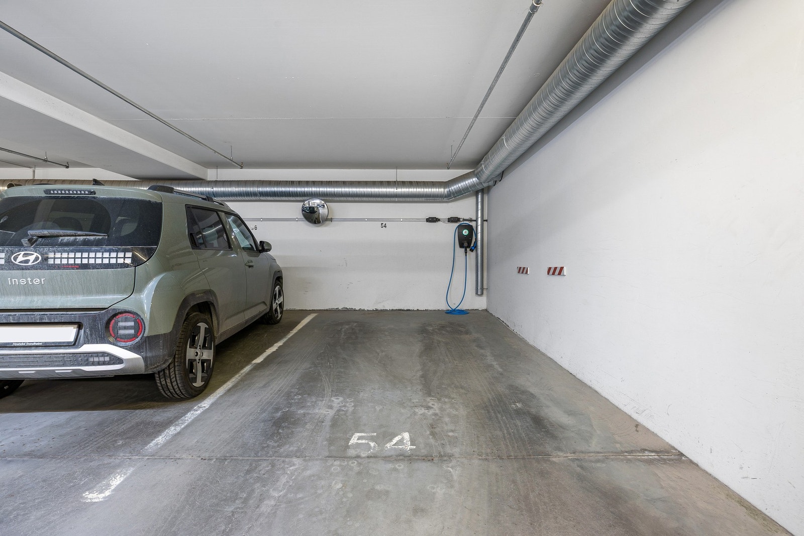 Det medfølger en parkeringsplass i felles P-kjeller. Galleribilde
