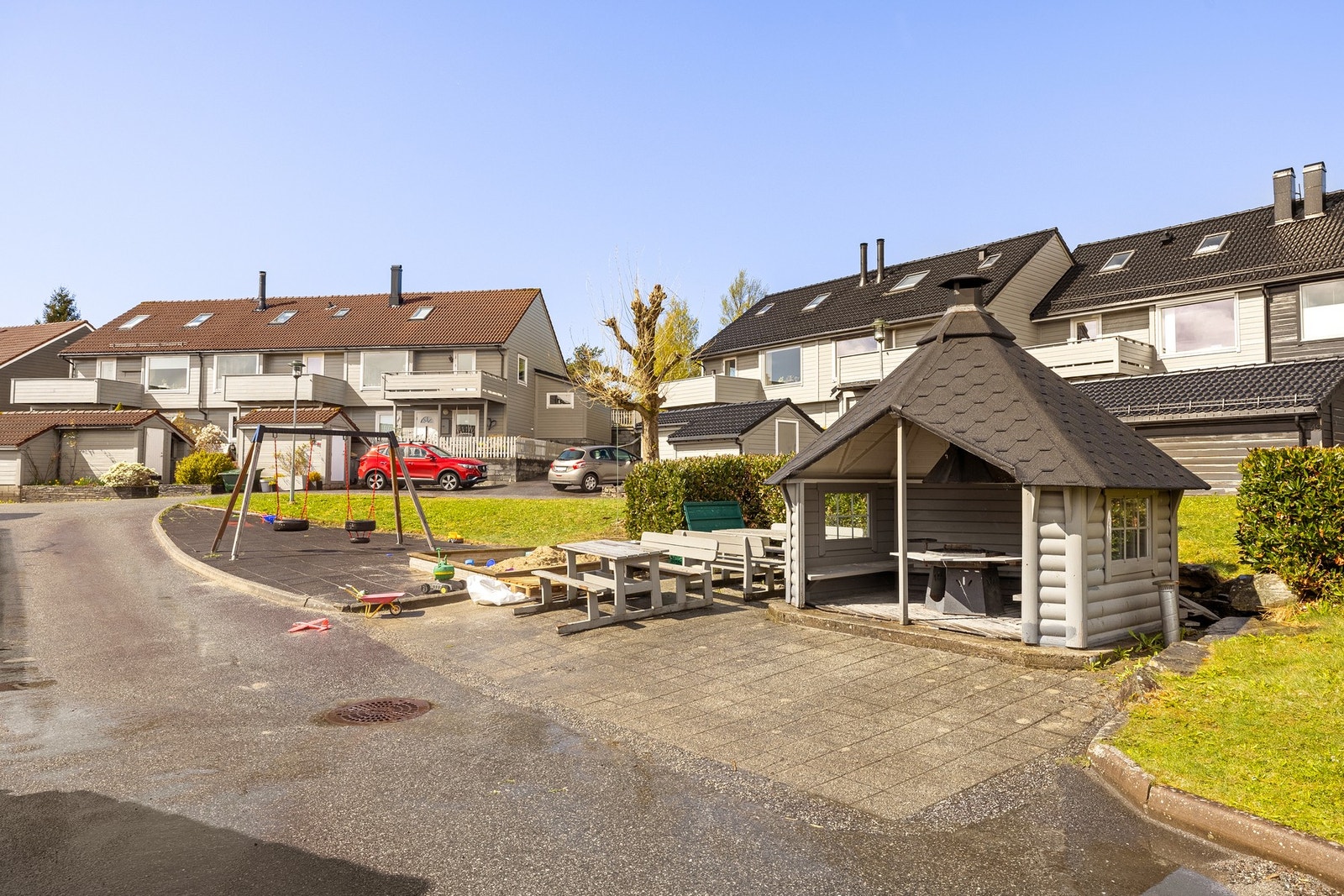 En super familiebolig som tilfredsstiller mange krav i et barnevennlig nabolag! Galleribilde
