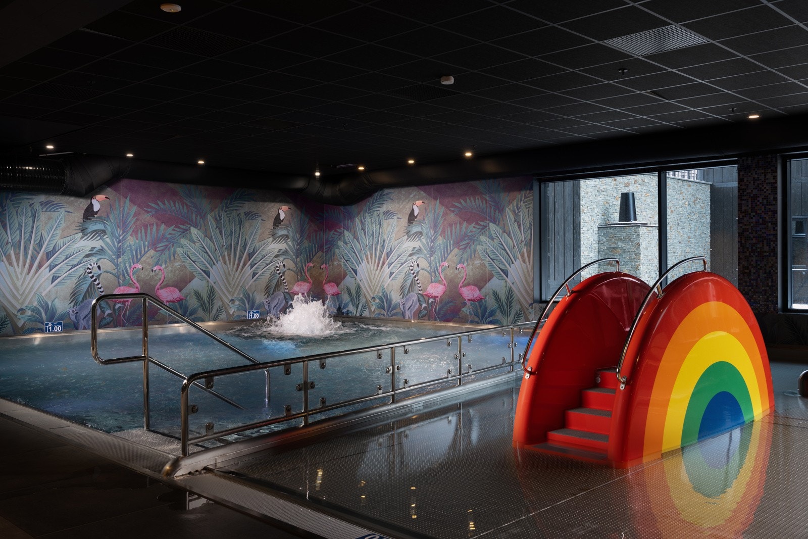 Barneavdelingen tilbyr to basseng med fossefall og fontener. Foto: Riddergaarden Mountain Lodge - Beitostølen Galleribilde