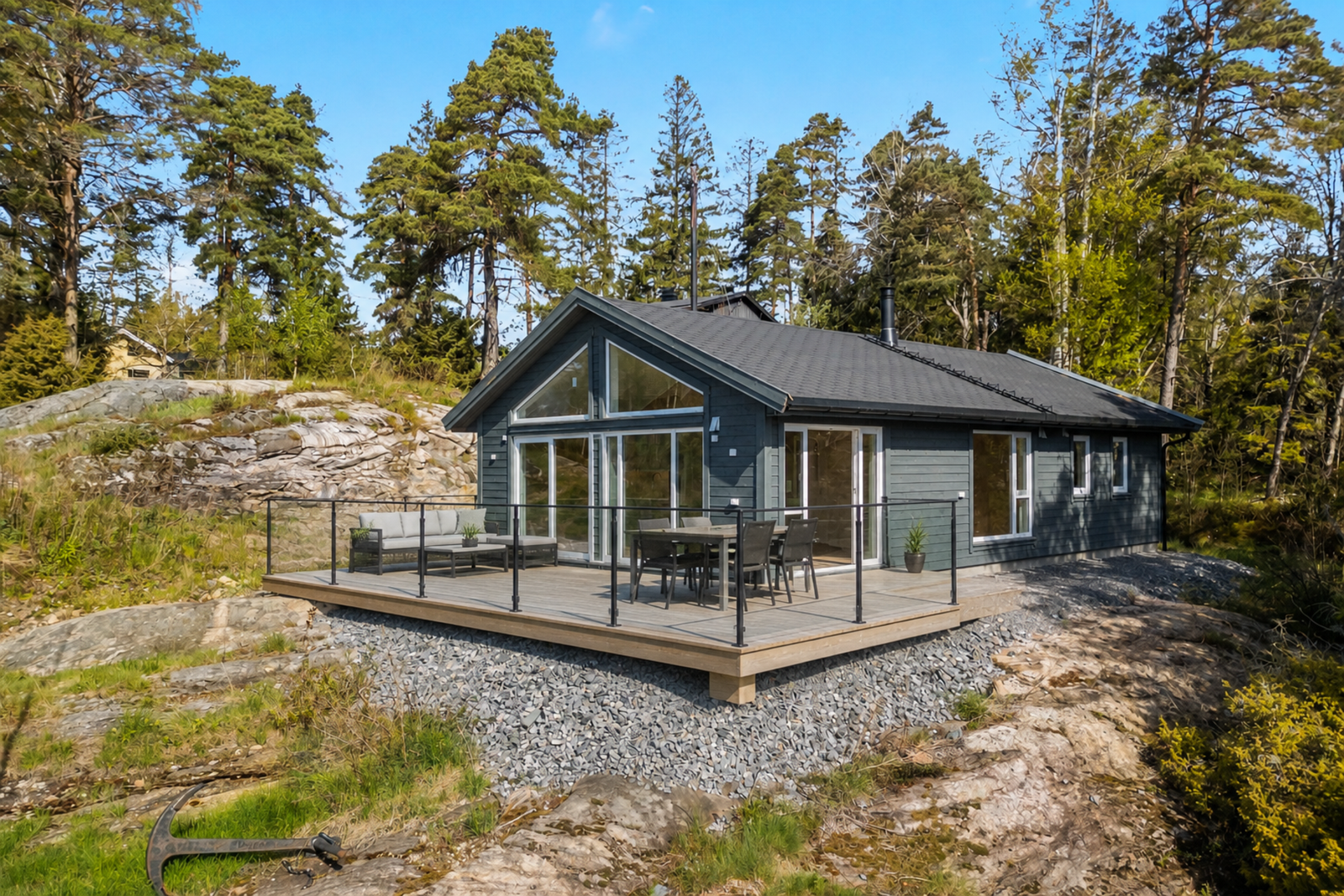 Virtuell terrasse. Selger har påbegynt etablering av en ca. 30 kvm terrasse på sydsiden, planlagt med stilrent glassrekkverk som vil gi gode solforhold og en åpen, luftig uteplass. Galleribilde