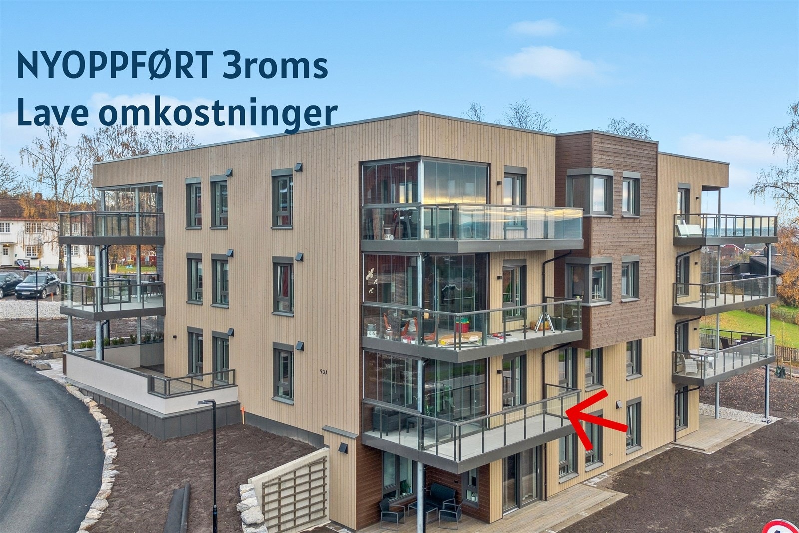 Flott eierleilighet med 2 bad og parkering i kjeller. Ajer Gard forener moderne arkitektur med områdets historiske karakter. Meget pent opparbeidet utomhus med asfalt, store kantsteiner, belysning og molok-system. Galleribilde