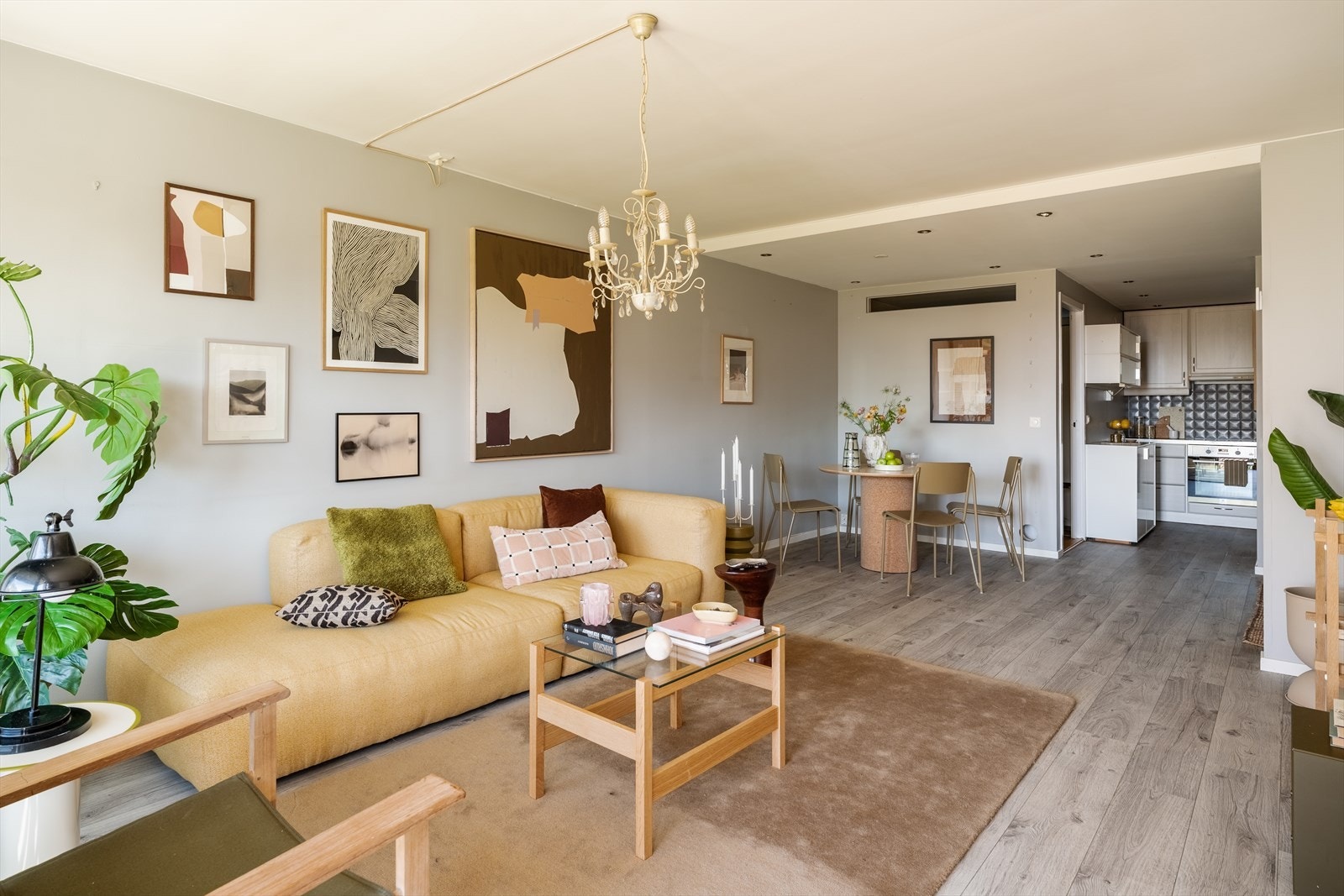 Det er varme i alle gulv i leiligheten, noe som gir ekstra komfort i hverdagen. Galleribilde