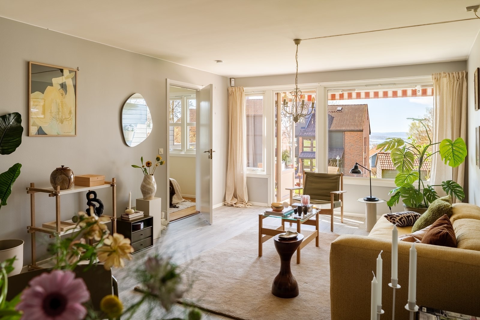 Oppholdsrommet er romslig med god soneinndeling. Galleribilde