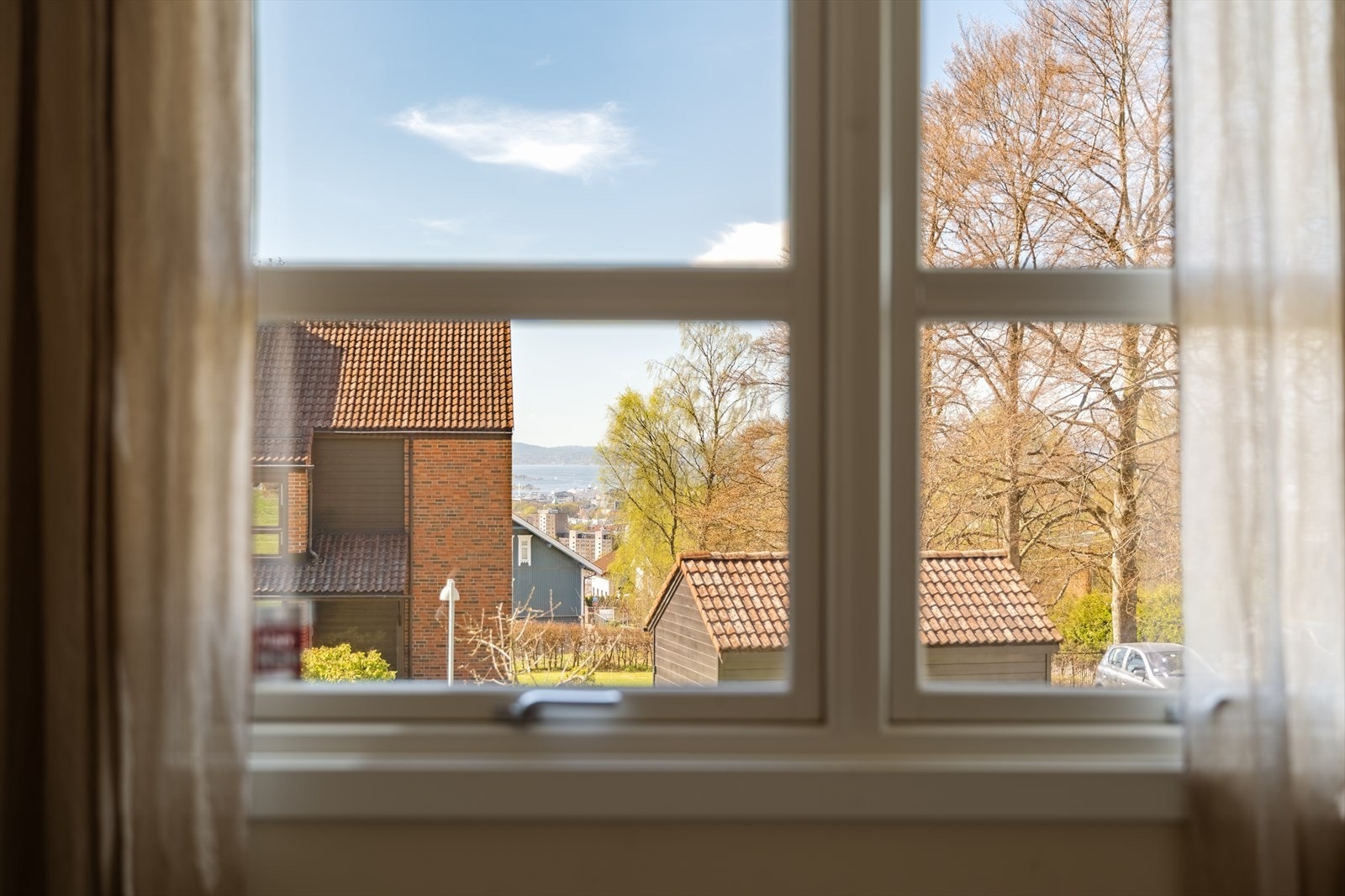 Vakker utsikt fra det store vinduer. Galleribilde