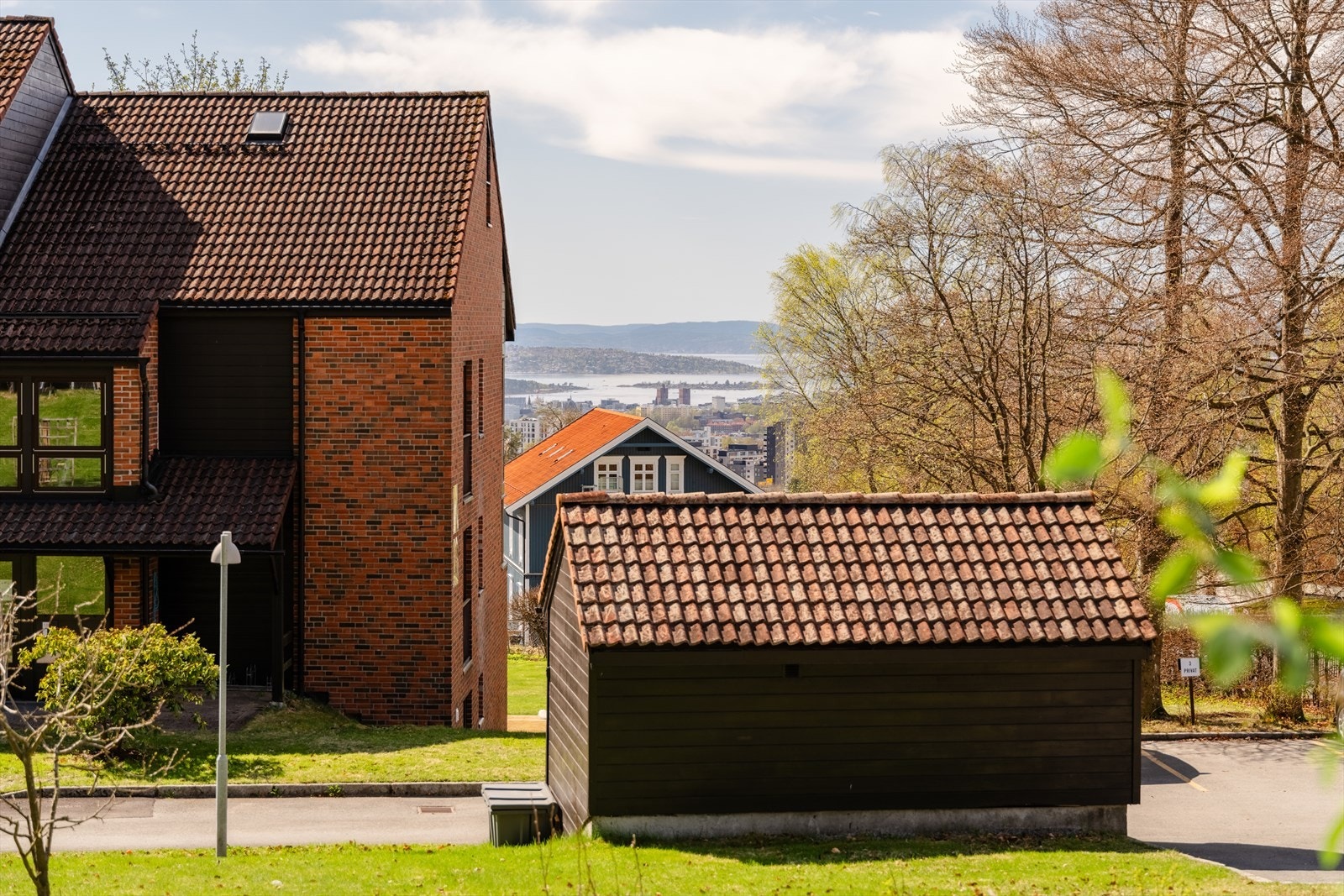 Meget attraktiv beliggenhet i et skjermet og rolig nabolag. Galleribilde