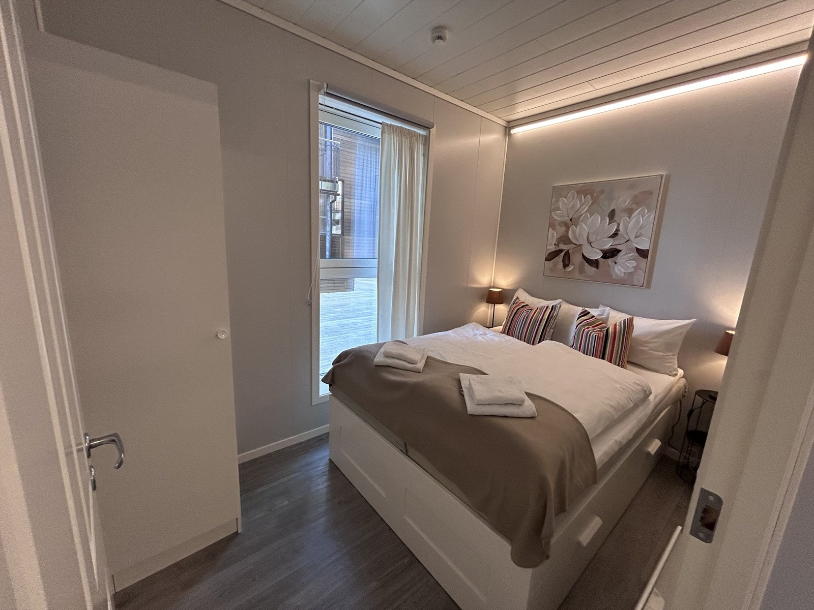 Hovedsoverom innredet med dobbeltseng. Galleribilde