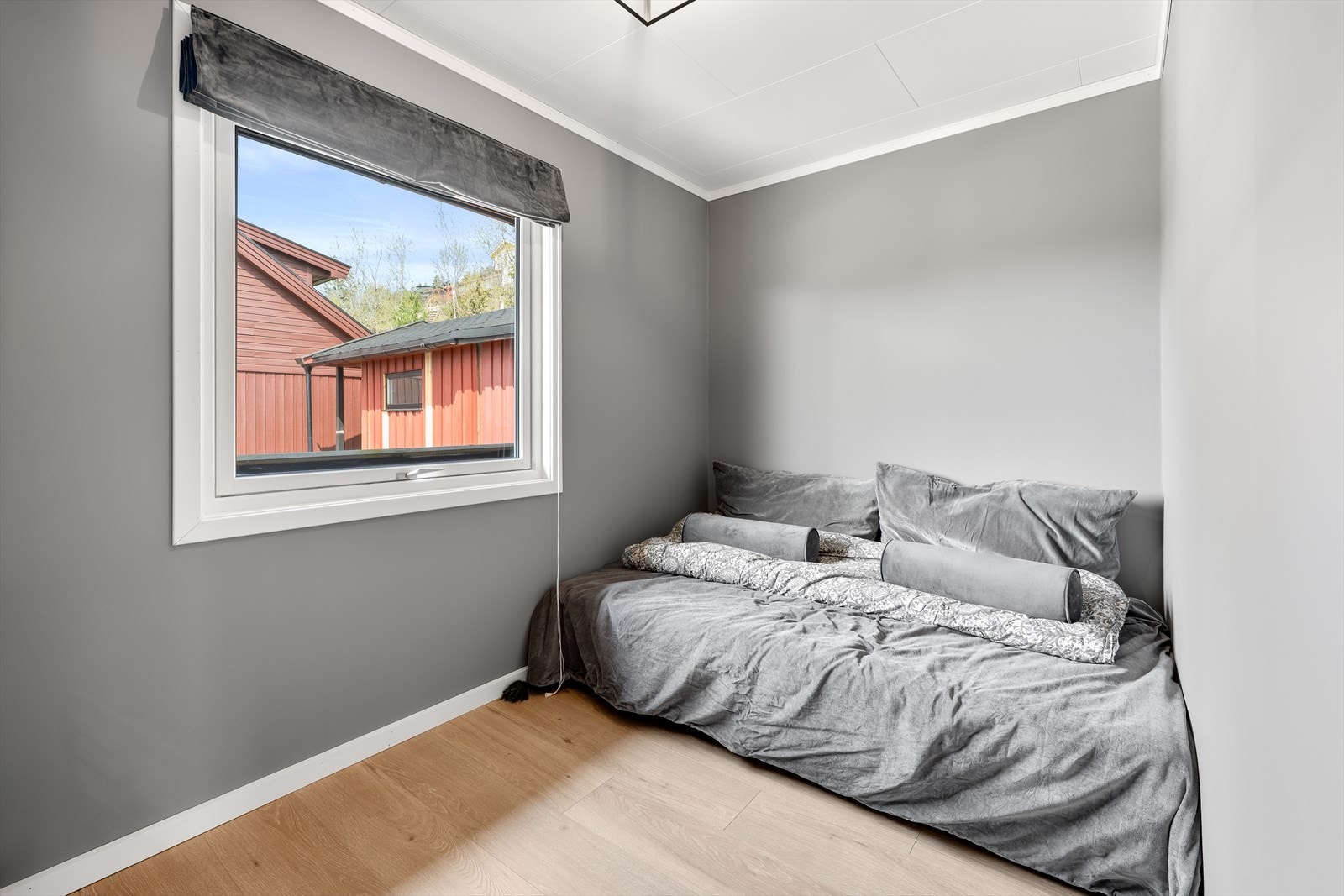 Soverom av god størrelse som passer fint som gjesterom, barnerom eller kontor. Galleribilde