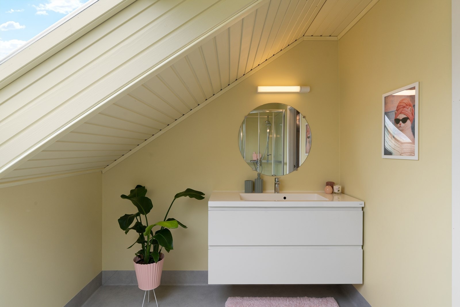 Badet i andre etasje er fra 2026, gulv med vinylbelegg Galleribilde