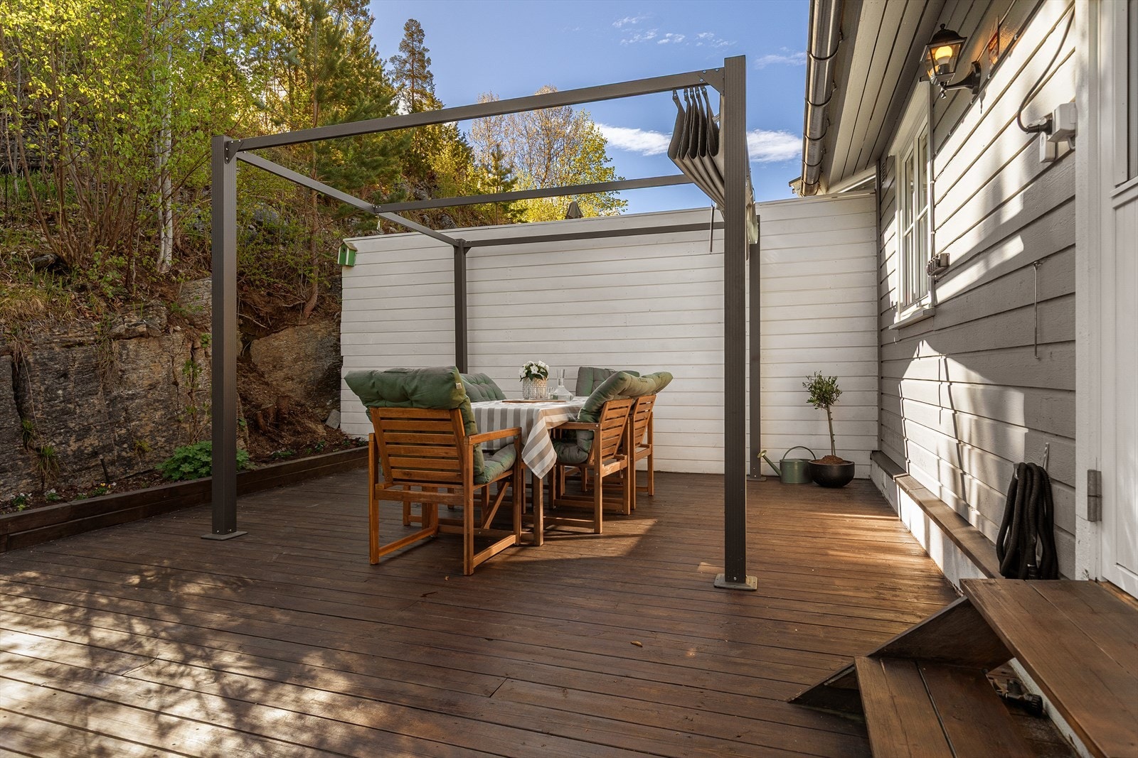 Pergola og gode møbleringsmuligheter Galleribilde
