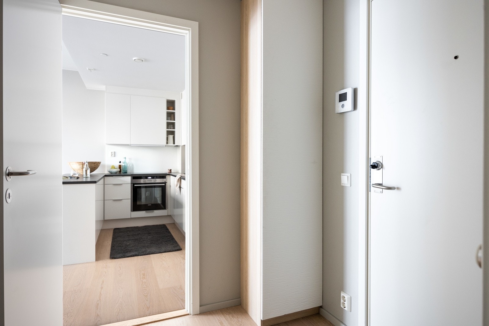 Sett inngangspart og inngang til baderom Galleribilde