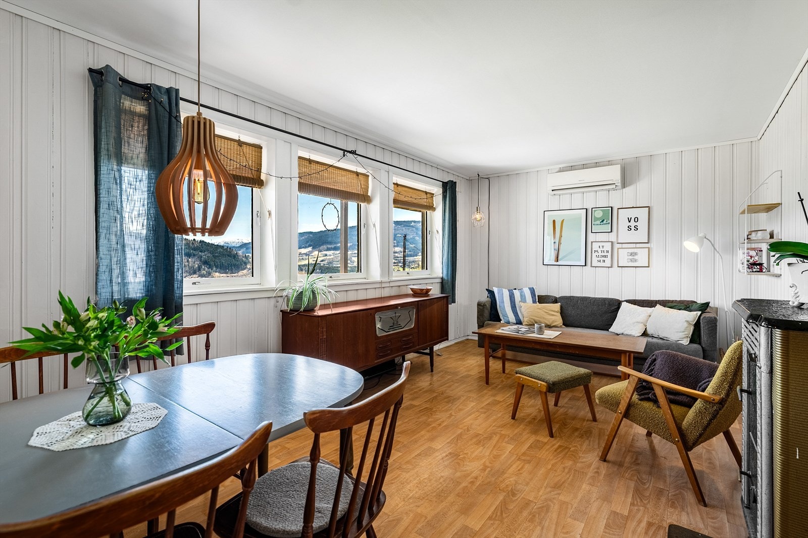 Stue i utleiedel med plass til spisebord og sofa Galleribilde