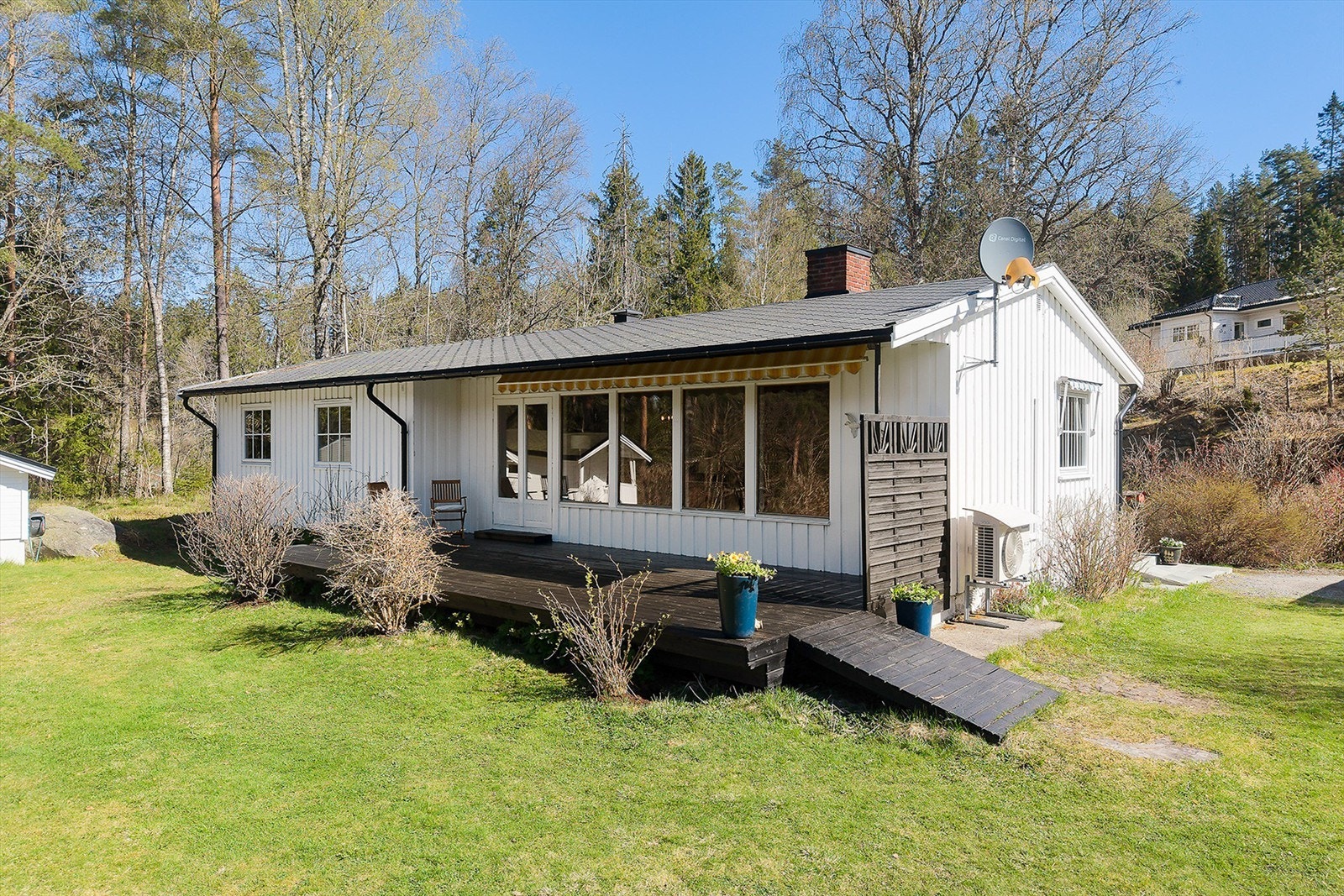 Eiendommen ligger i et rolig og naturskjønt boligområde på Siggerud, i Nordre Follo kommune. Galleribilde