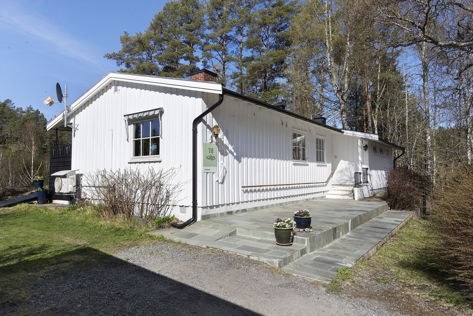 Her får du en enebolig på ett plan, med tomt på 2.993 kvm. Galleribilde