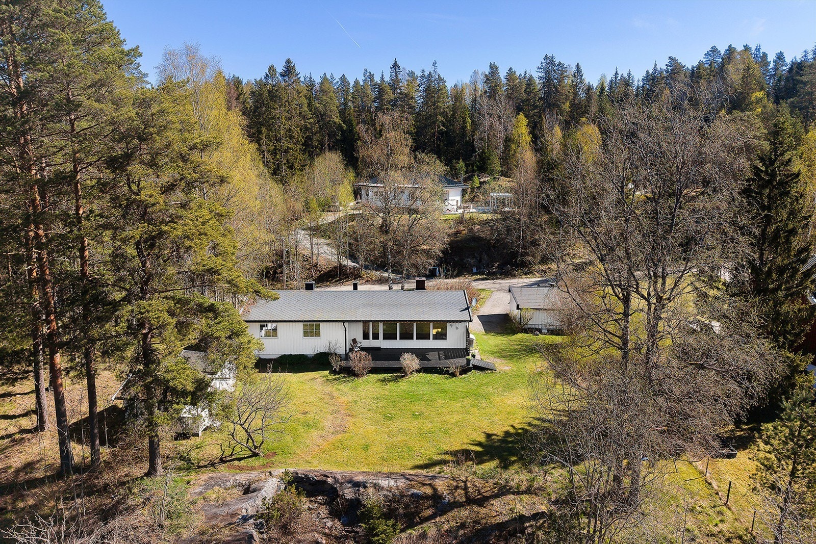 Her er det god plass til lek for barna, dyrking, hageliv, hund, etc. Galleribilde