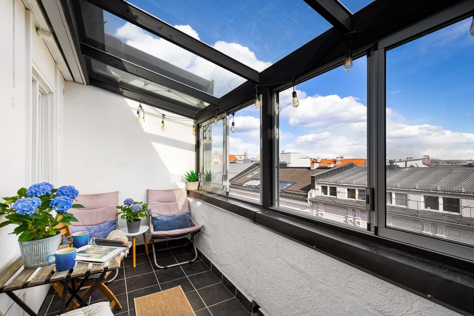 Innglasset takterrasse som kan åpnes i front og brukes året rundt Galleribilde