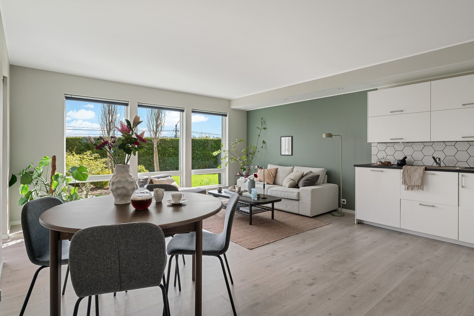 - Leiligheten har et BRA-i på 62m² og inneholder gang, stue/kjøkken, soverom, innredet rom, bad/vaskerom og bod - Galleribilde