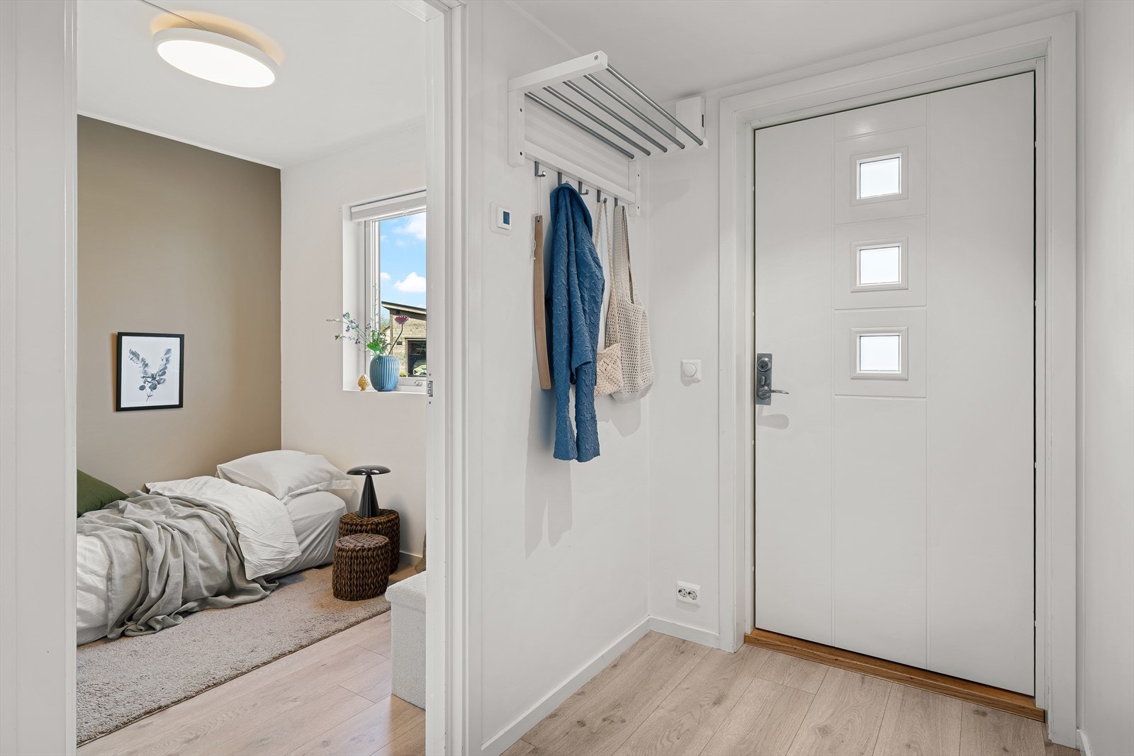 - Gangen måler 7m² og har god plass til oppbevaring av yttertøy og sko - Galleribilde