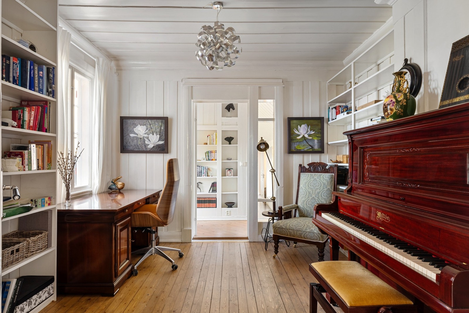 Bibliotek mellom stuene. Galleribilde