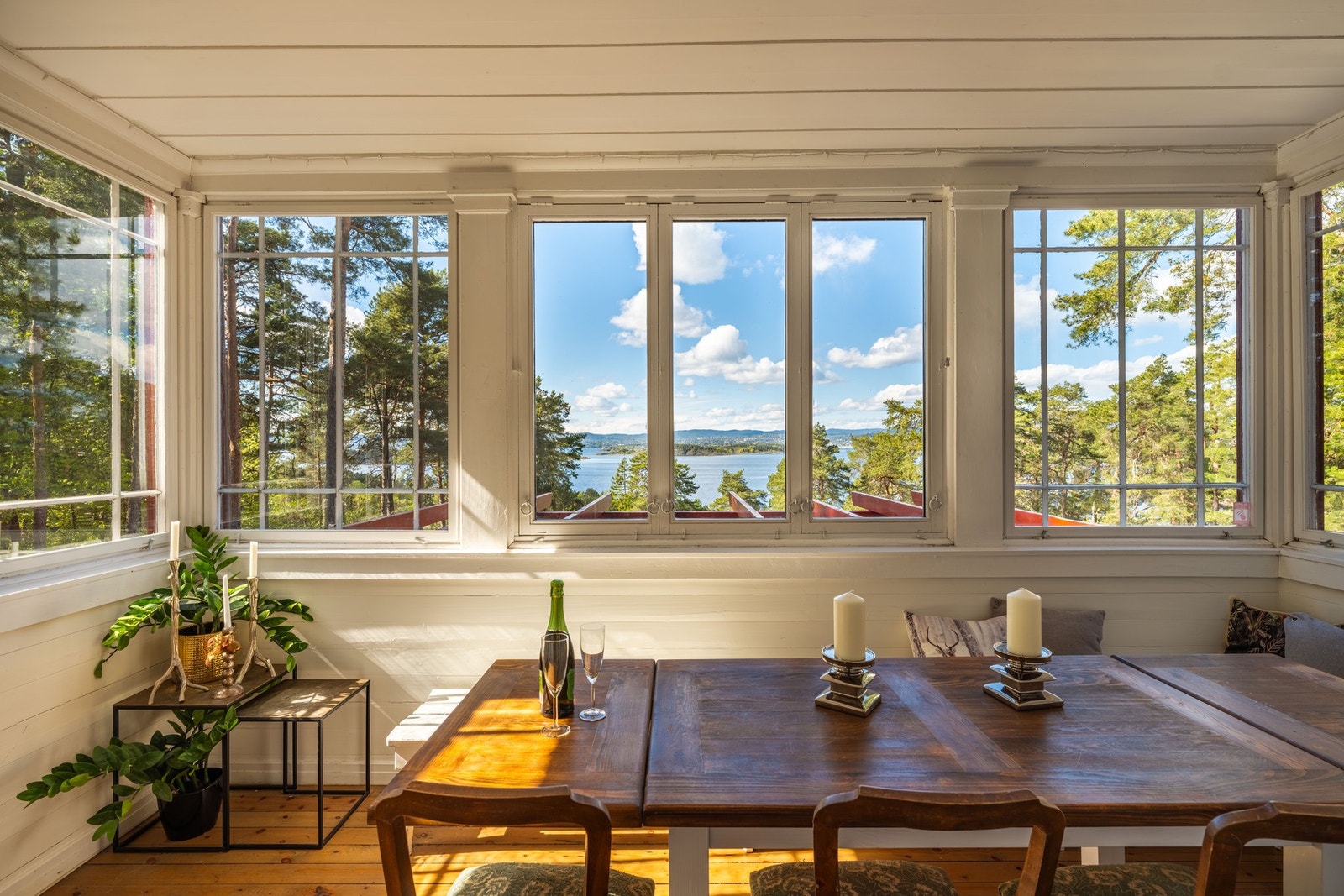 Fra eiendommen kan man nyte vakre solnedganger over Oslofjorden året rundt. Galleribilde