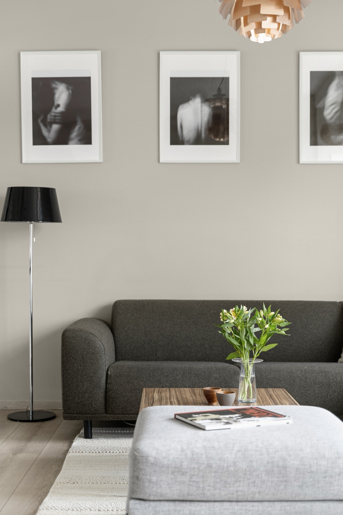 Boligen fremstår svært innbydende med moderne fargevalg og fine detaljer. Galleribilde