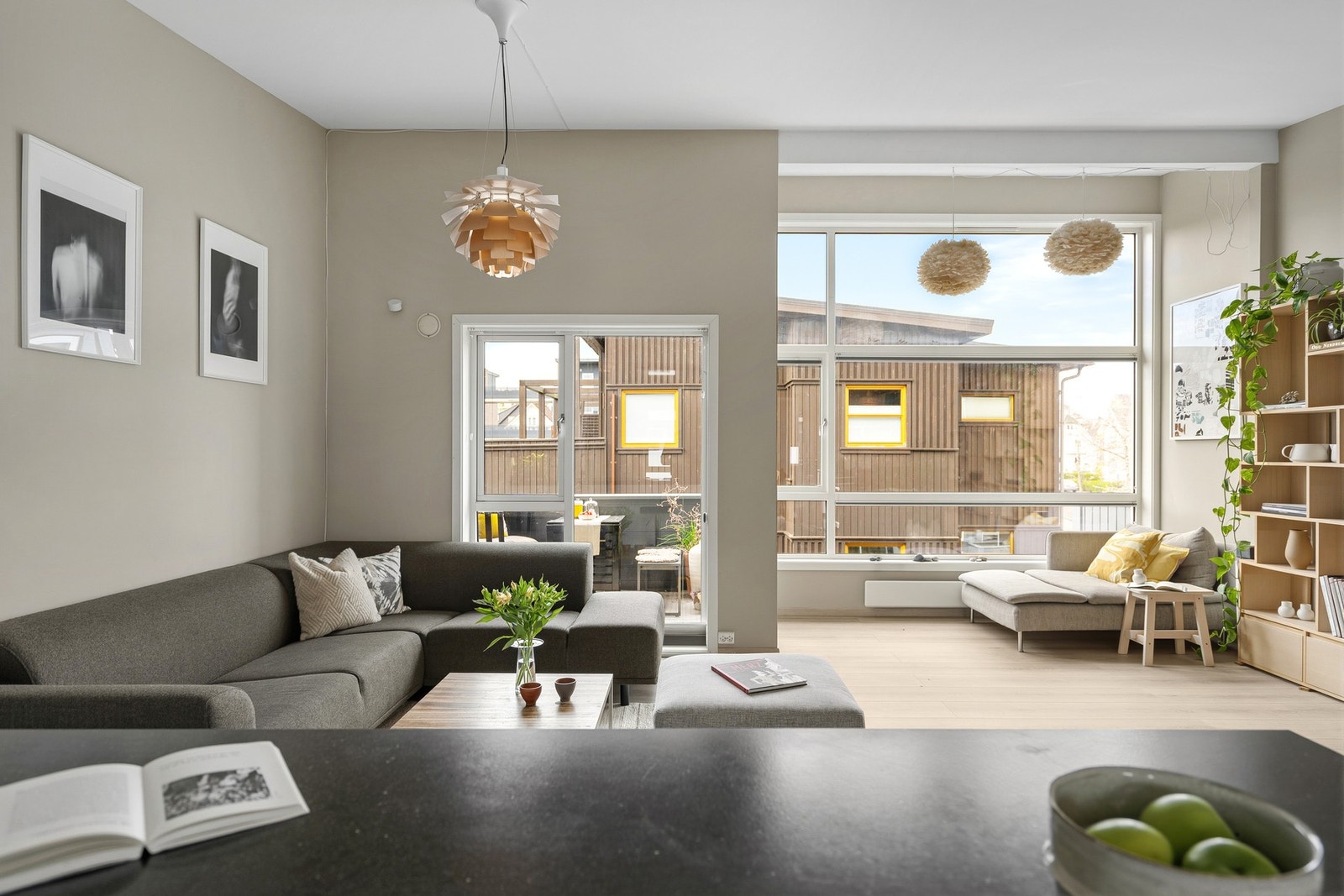 Leiligheten har en moderne og gjennomført stil med flotte materialvalg. Galleribilde
