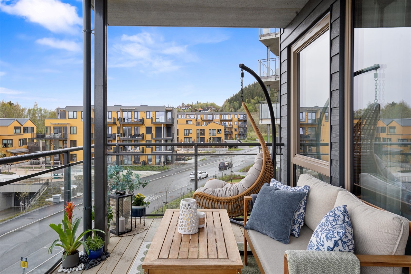 Verandaen er på rett under 10m² og god plass til møblement. Galleribilde