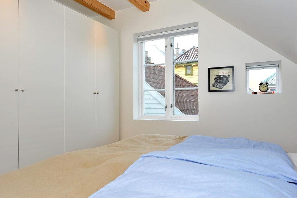 Soverom med stor garderobe Galleribilde
