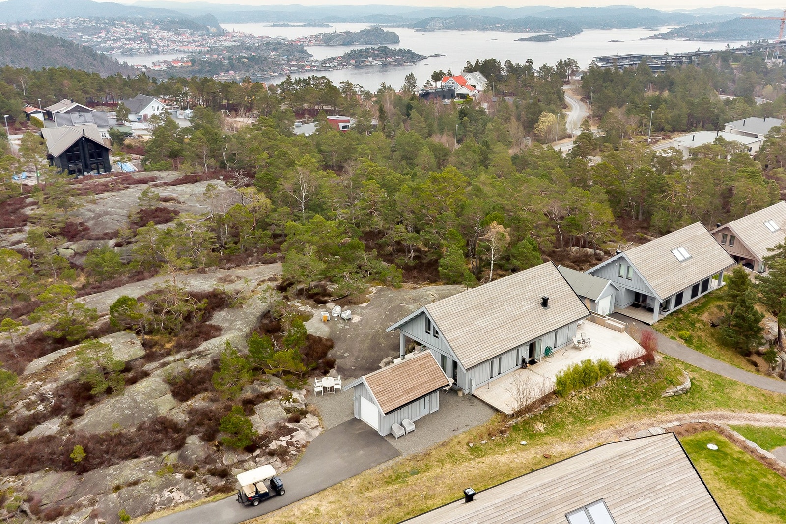 Kort vei til Kragerø sentrum - enten via bil, båt eller ferge. Galleribilde
